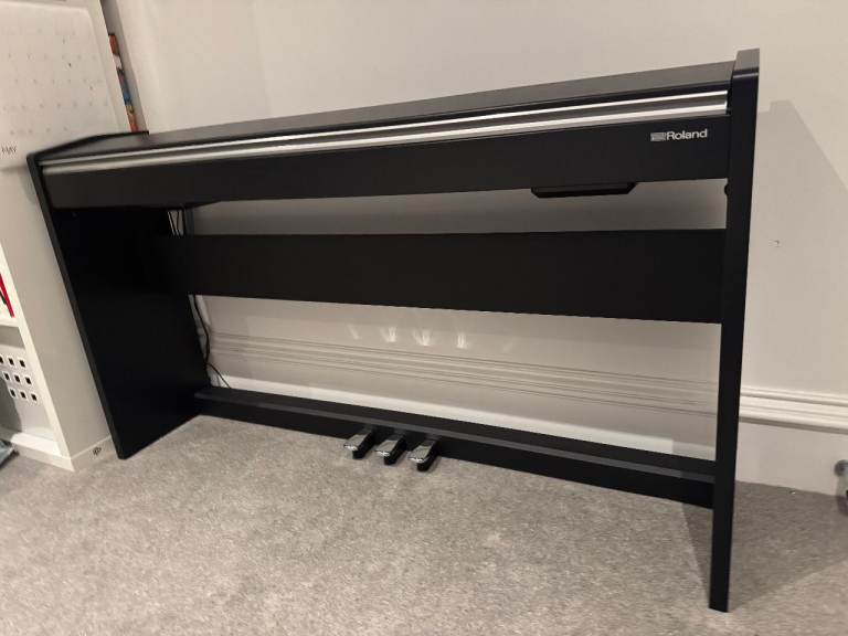 Roland F140R Digital Piano