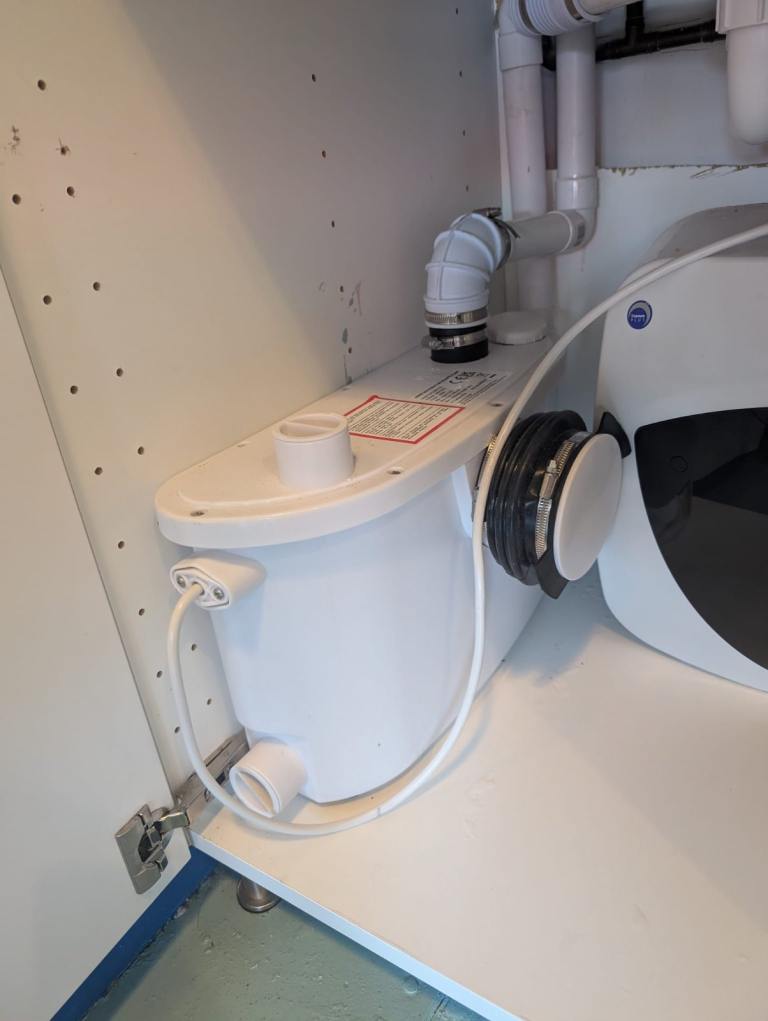 400W Macerator Waste Water Pump – Shower, Toilet & Sink System - Excellent condition