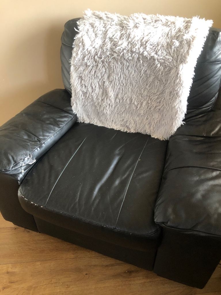 Sofa and 2 chairs 