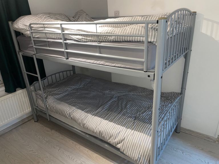 Bunk bed with mattress 