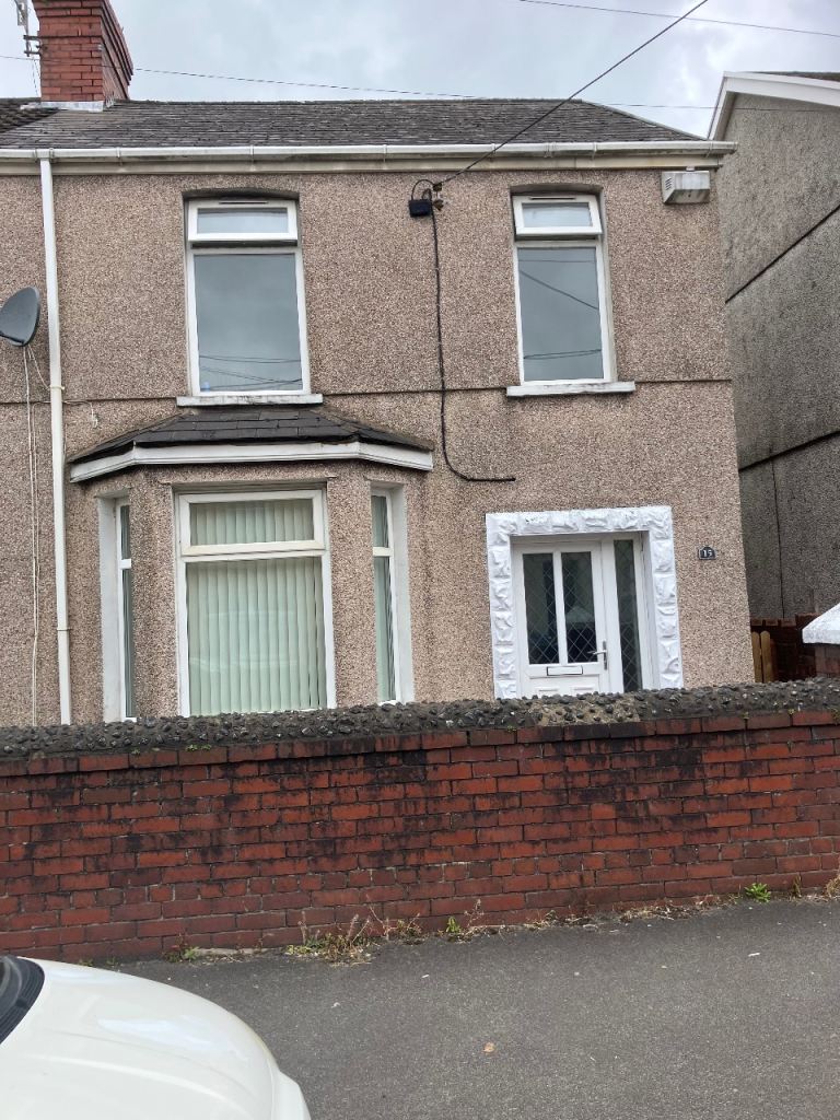 3 bed semi detached house in the centre of Gorseinon 