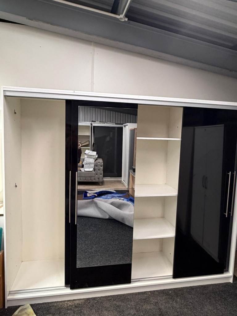 Elegant Sliding Wardrobe – Full & Half Mirror Options with Modern Matt Finish