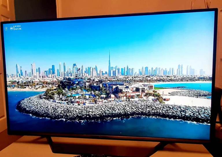 LG Smart 49inch 4K UHD Tv with remote 