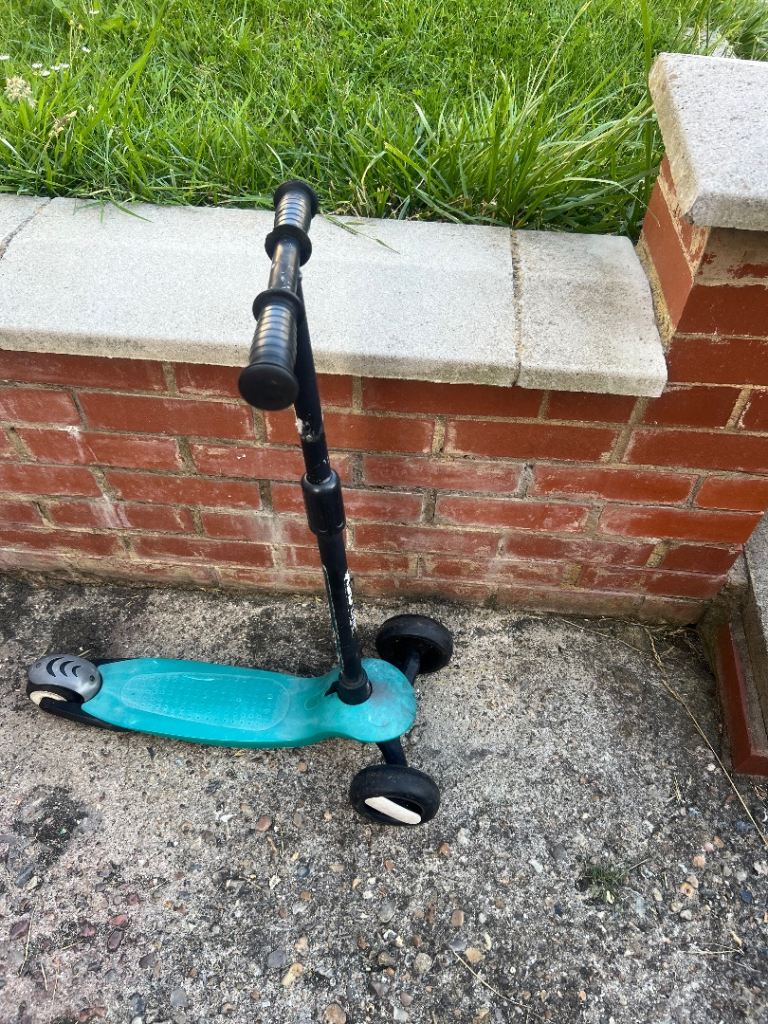 Kids Scooter – Green with Black Handlebars