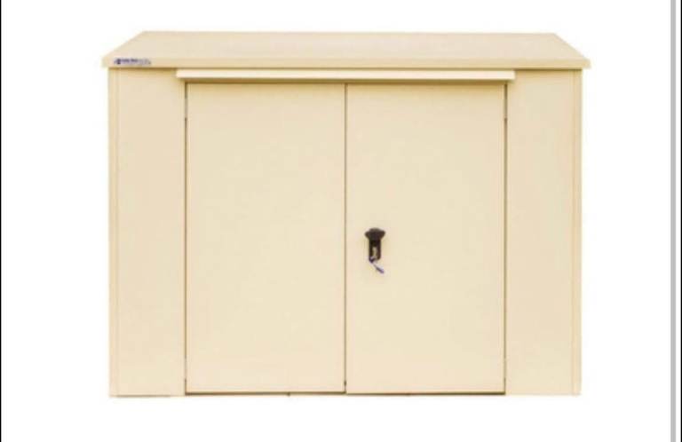  WANTED LARGE CREAM METAL BOX FOR OUTSIDE CARAVAN