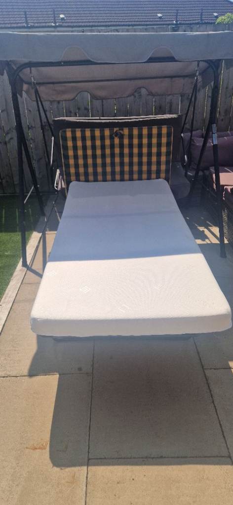 Single foldable bed 