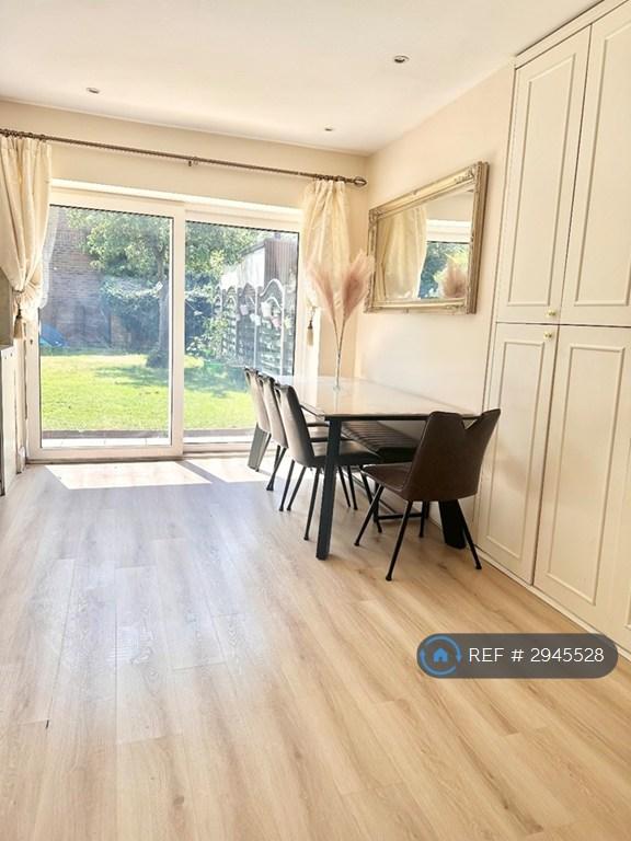 4 bedroom house in Dormers Avenue, Southall, UB1 (4 bed) (#2945528)