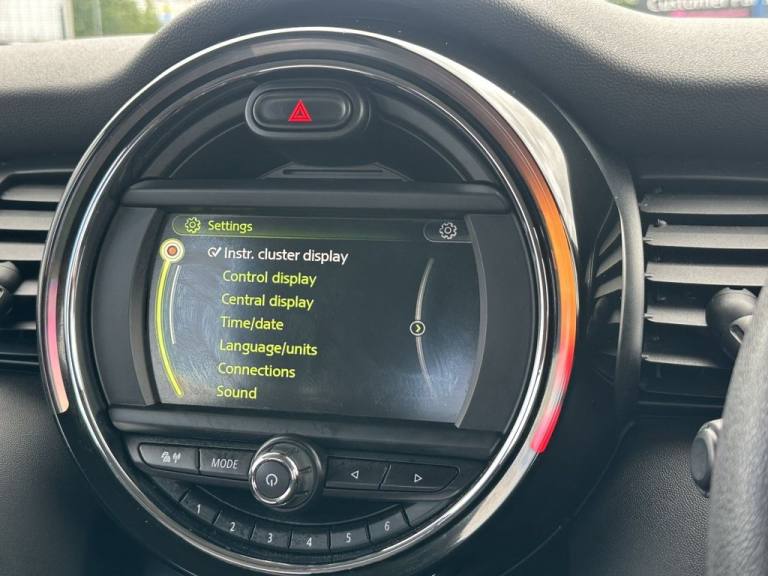 2017 MINI Hatch 1.5 Cooper Hatchback 5dr Petrol Manual Euro 6 (s/s) (136 ps) Hatchback Petrol Manual