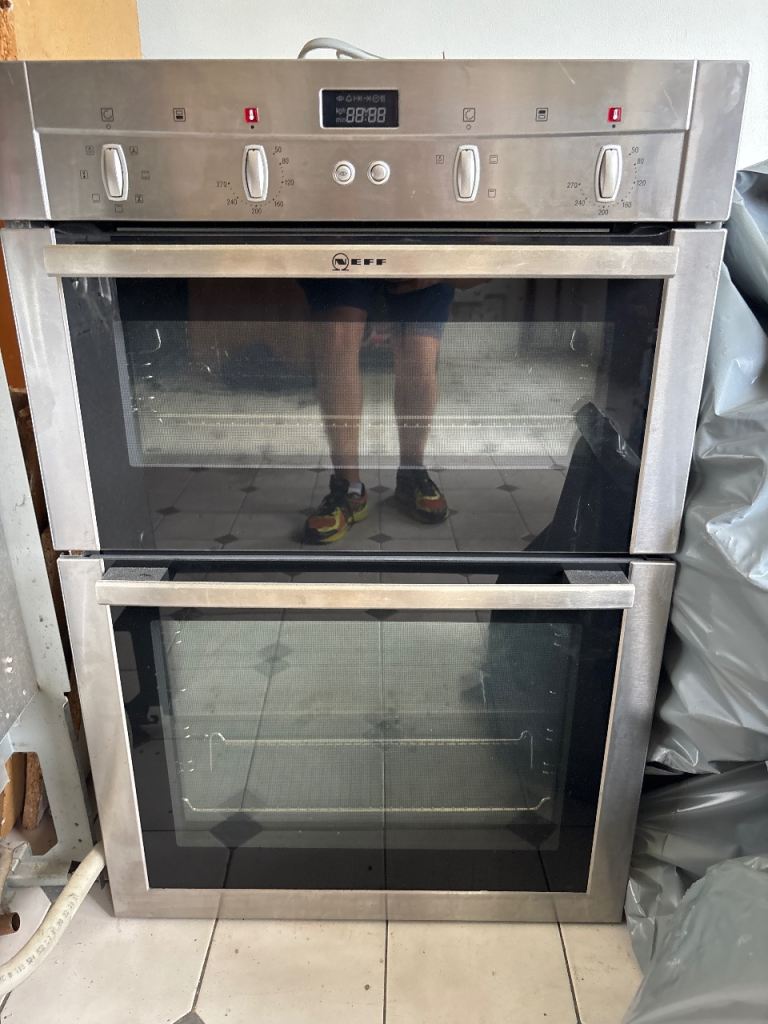 NEFF Double Oven in Stainless Steel – Good Condition