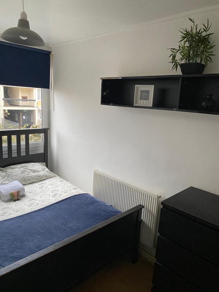 Double room including bills for single occupancy Postcode E8 4NN