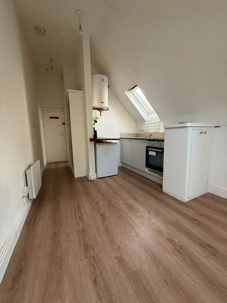 Self-Contained Studio Flat in Cricklewood - DSS Welcome