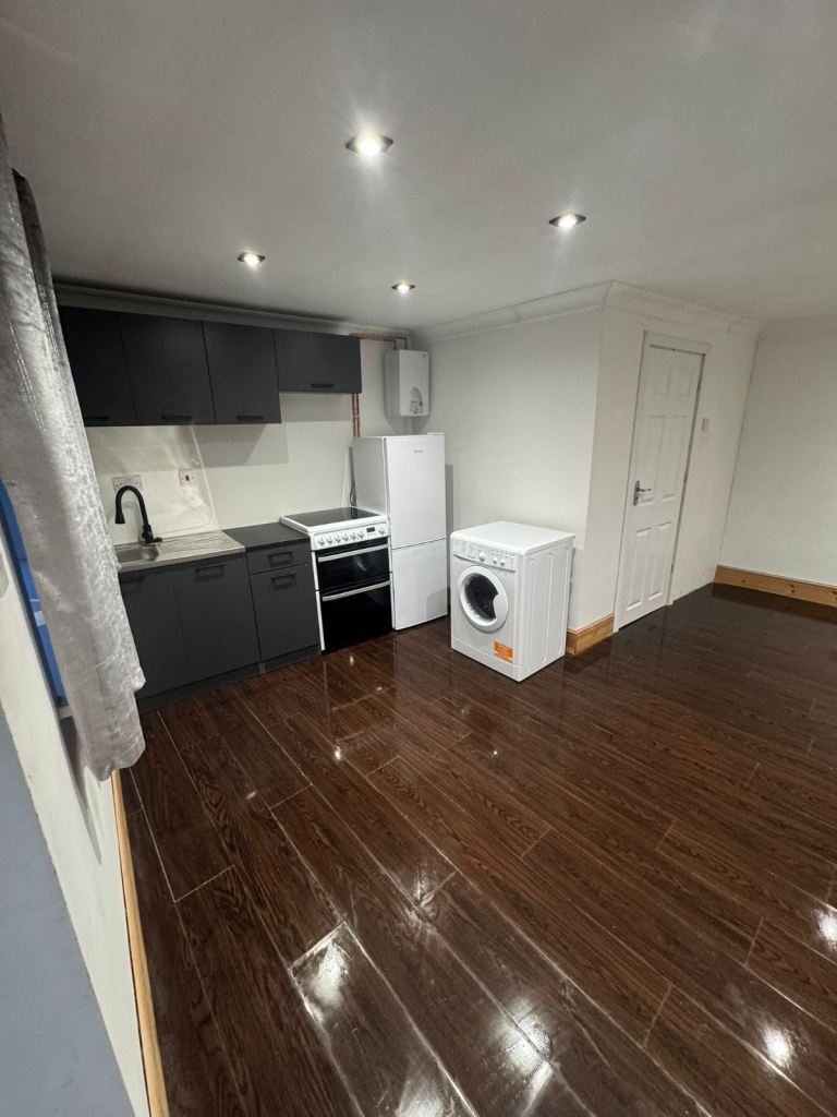 Large studio partly furnished west Bletchley 