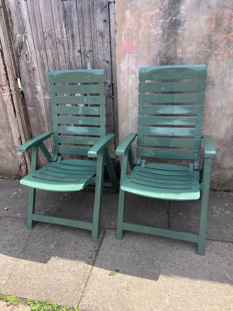 🪑 Pair of Green Folding Plastic Garden Chairs Price: £ 25 for the 2   pair chairs