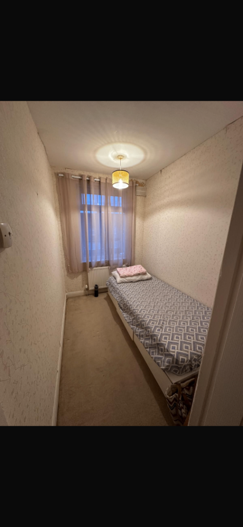Box room to rent for girls 