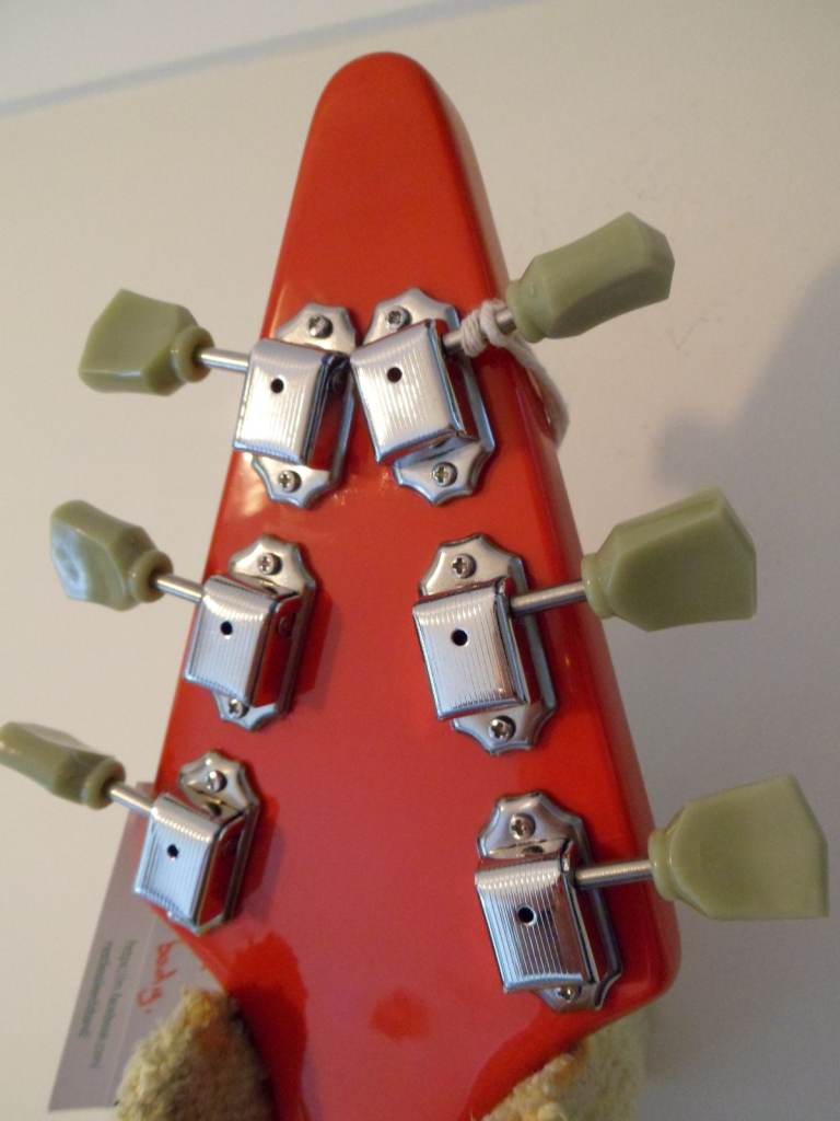 **GREAT  FLYING  'V'  GUITAR/ V SHAPED  BAG **