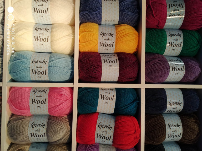 Wendy with Wool 5X100 Gram Balls 20% Pure Wool Double Knitting Various Colours