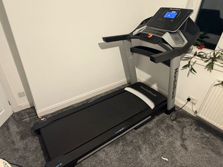 nordic track treadmill exp 7i, like new , used 5 times