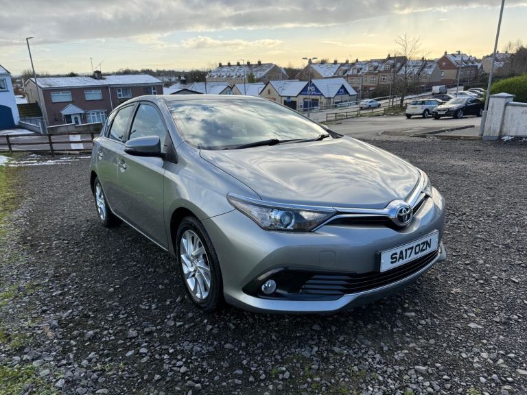 Toyota Auris, 2017, hatchback, manual 1598 (cc) / Vw golf, polo, astra, leon, yaris