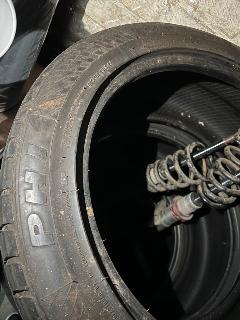 X4 car tyres  255/45/18