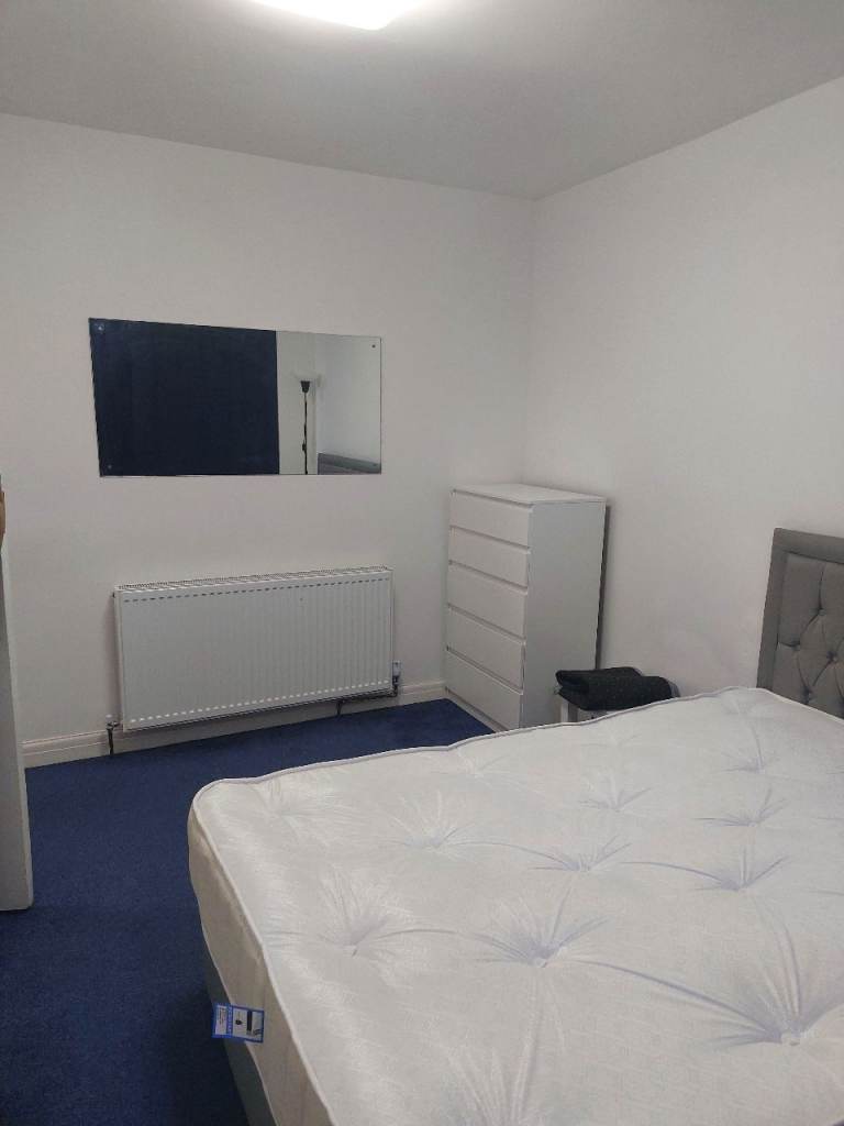 One large double room and one box room to let or rent in northolt 