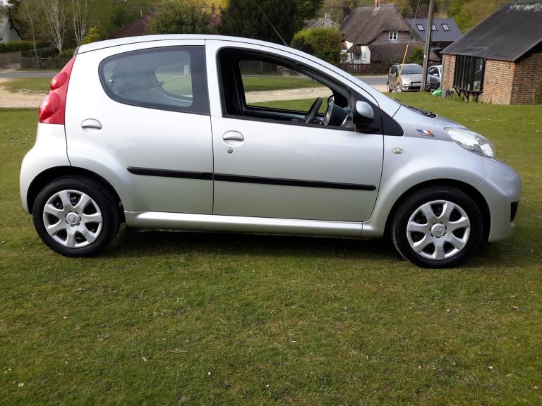 2010 Peugeot 107 1.0 Urban 5dr HATCHBACK Petrol Manual