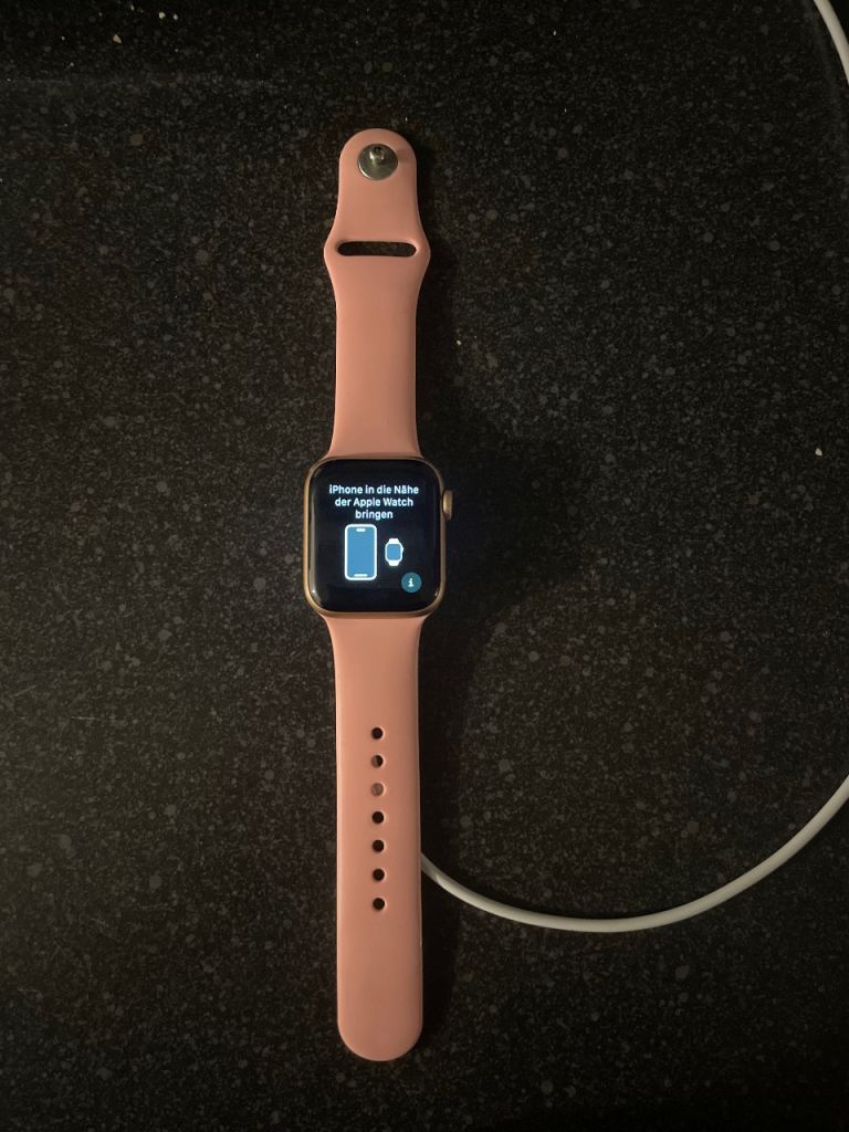 Apple Watch Series 5 Pink/Gold – As Good As New