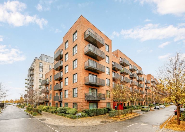 3 bed ground floor new build flat to swap for 3 bed flat/bungalow in West London