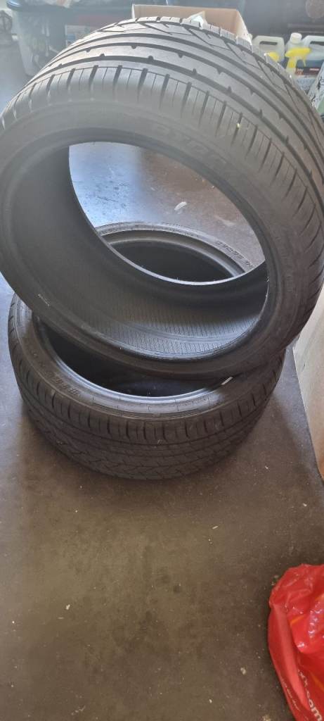 Nearly New 255/35/18 tyres 