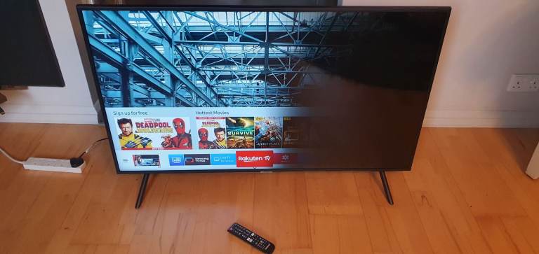 SAMSUNG UE49NU7172U 49" UHD HDR 4K SMART TV " NEEDS NEW BACK LED LIGHT ON RIGHT SIDE £50
