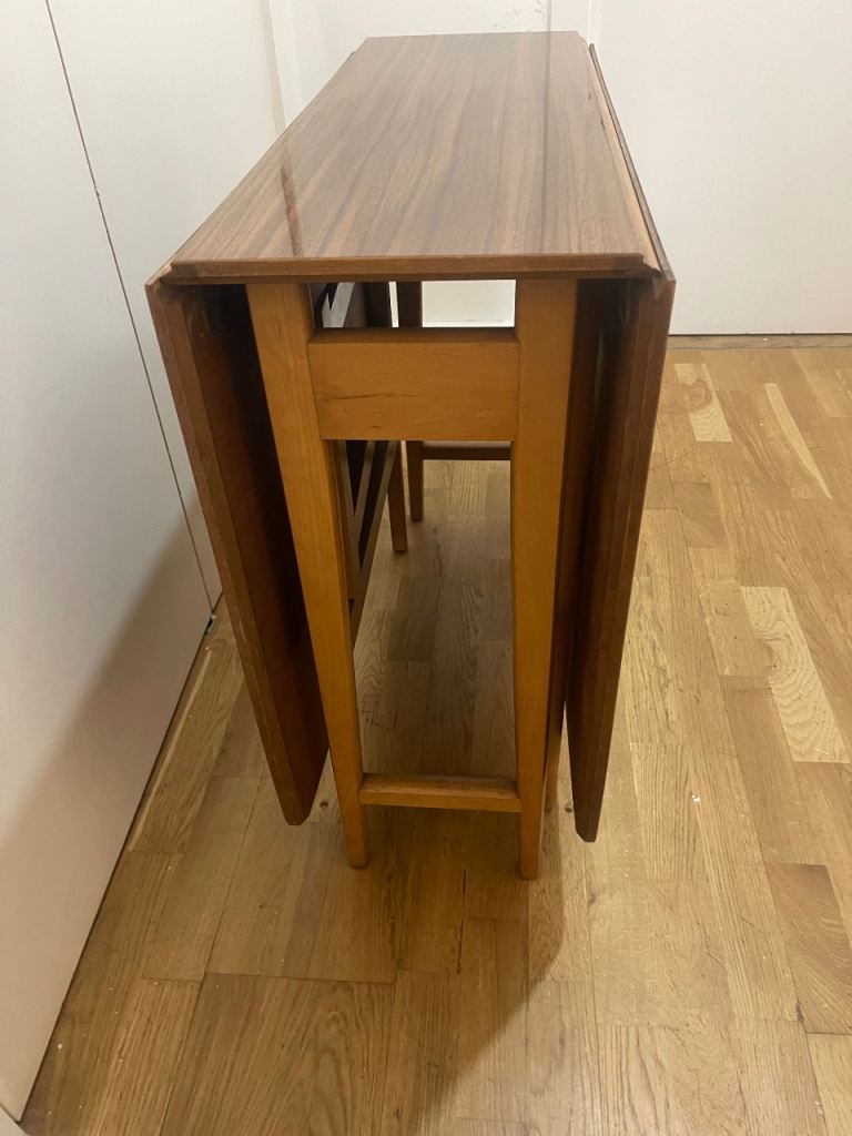 Drop leaf dining table