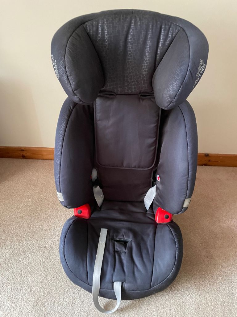 Britax Romer Black Car Seat – Good Condition, Ready for Use