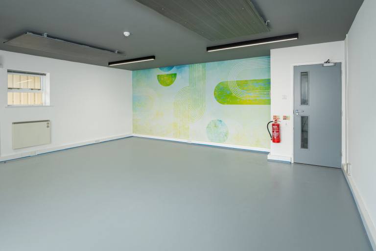 Redhill - RH1 2LZ \ Flexible Workshop Room in Basepoint {{center_name}