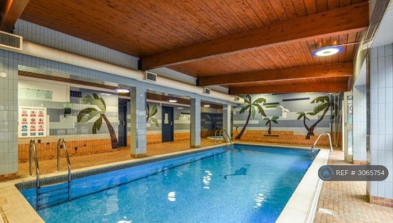 2 bedroom flat in Hawk House, London, SW11 (2 bed) (#3065754)