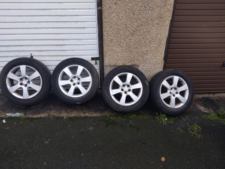 Hyunda Santa Fe alloys also Nissan qashqai
