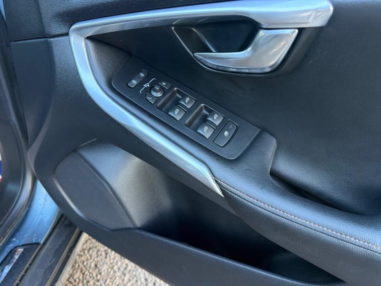 2013 Volvo V40 D2 Cross Country Lux 5dr HATCHBACK Diesel Manual