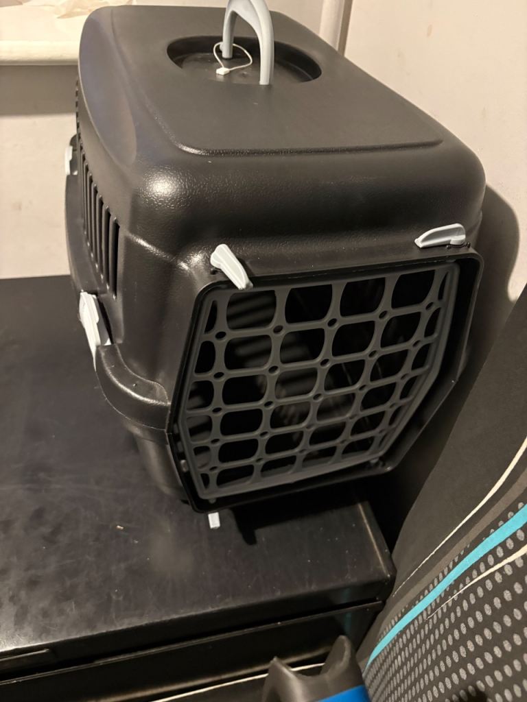 Pet carrier 