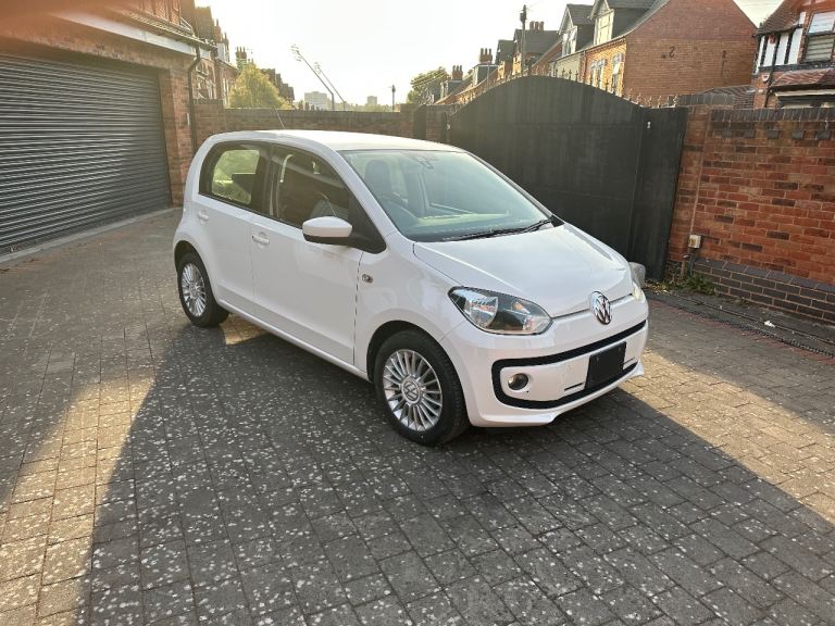 VW UP 1.0L AUTOMATIC LOW MILAGE! CLEAN CAR 