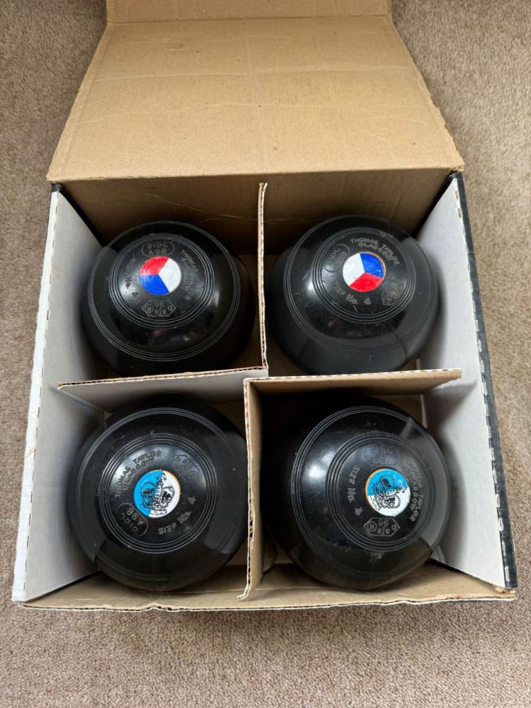 Thomas Taylor Lignoid Lawn Bowls size 4