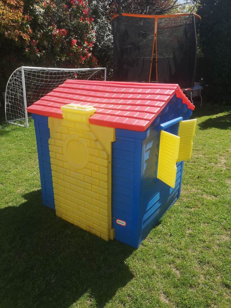 Kids play house