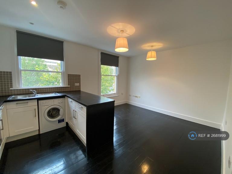 1 bedroom flat in Narford Road, London, E5 (1 bed) (#2681999)