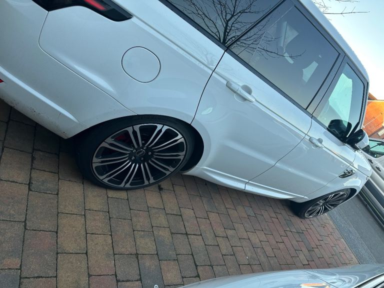 Range Rover sport 22in alloy wheels and tyres 