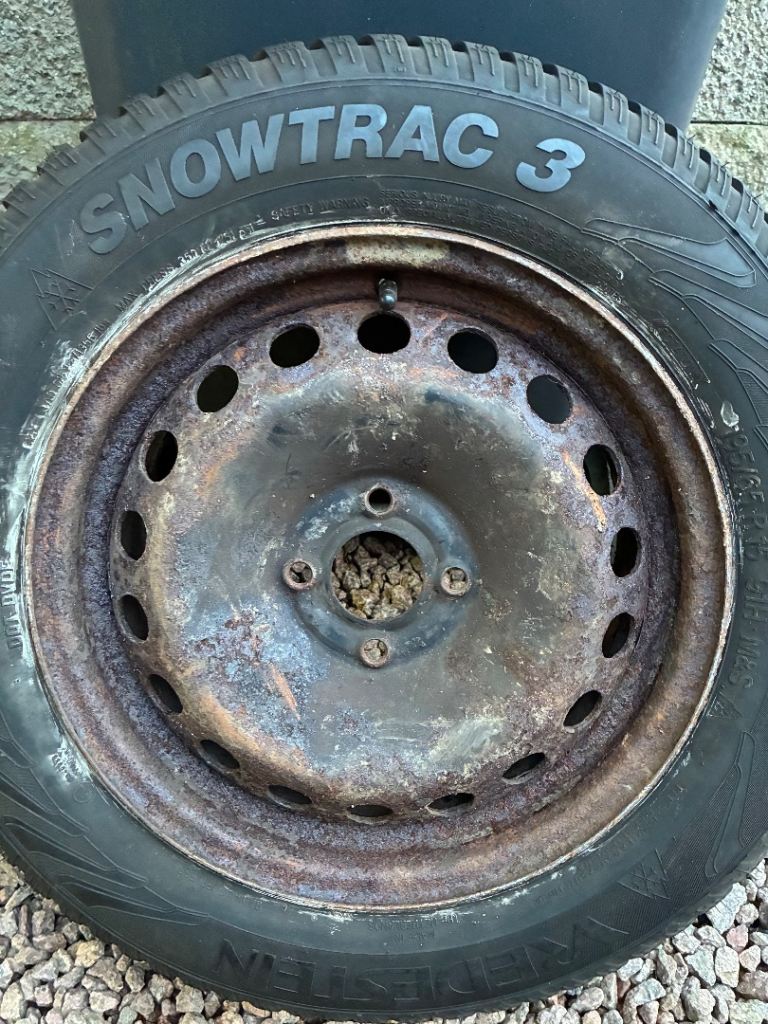 Winter tyres 15” van rating like new x2 on Renault rims