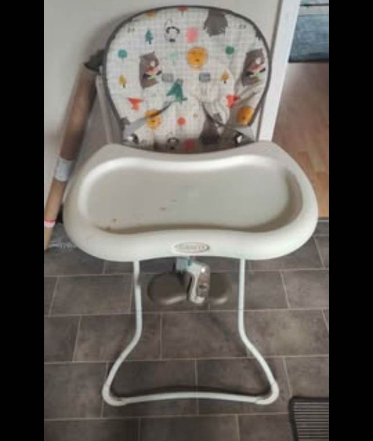 Highchair with compact fold