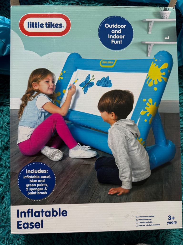 Inflatable easel 