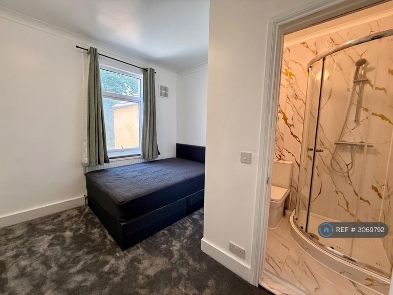 1 bedroom in Frederick Place, London, SE18 (#3069792)