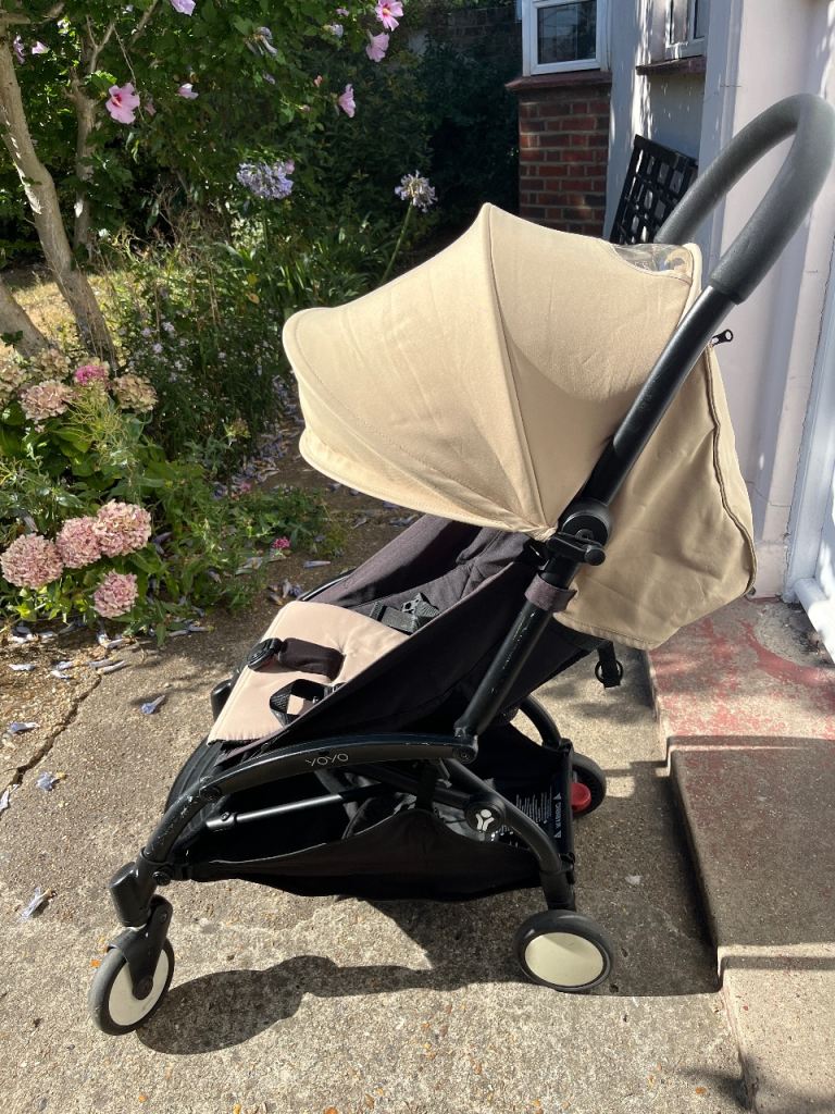 YO-YO Stroller with Foot Rest, Footmuff, Backpack Holder, and Blackout Cover.