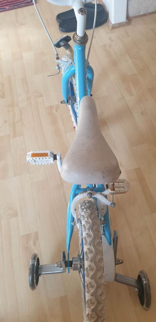 Kids bike / cycle w stabilisers 14"