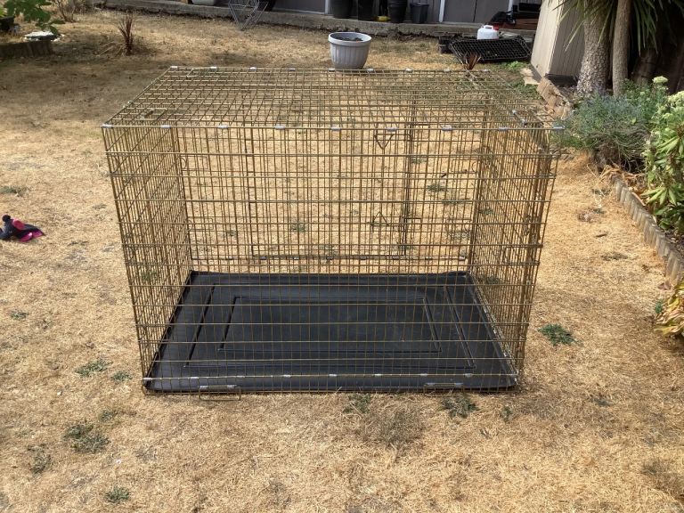 Doge crate very large 47 inches wide x 32 inches depth x 35 inches height 