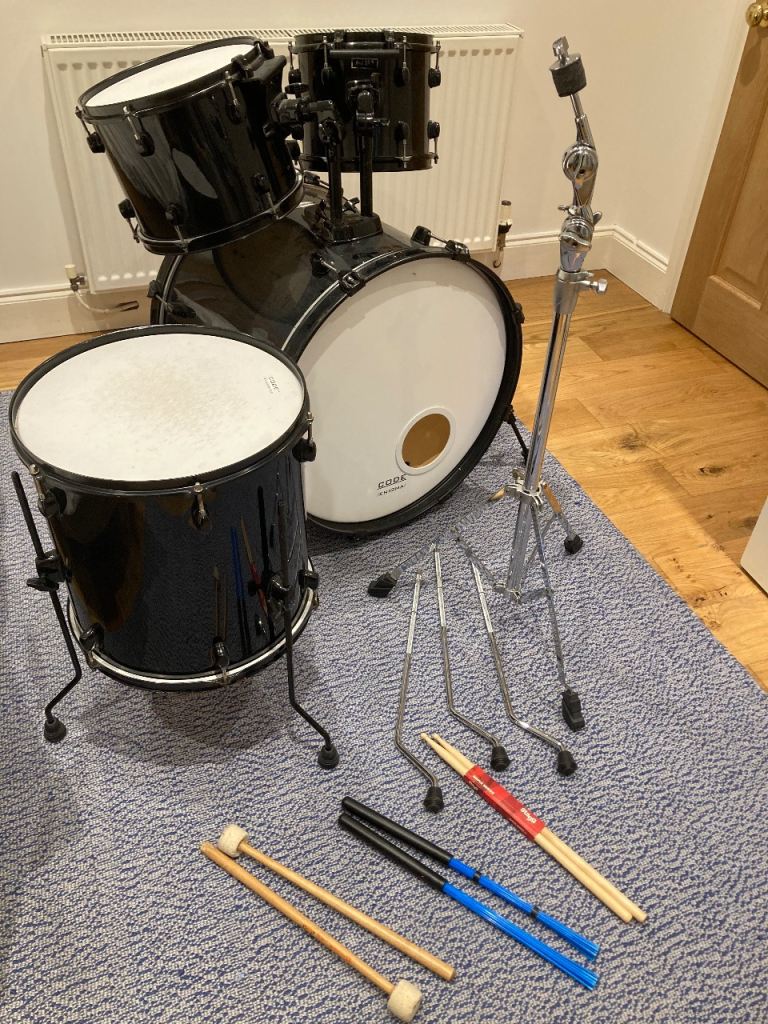 Drum Kit Pearl Forum with Premier Cymbal Stand and Hardcase