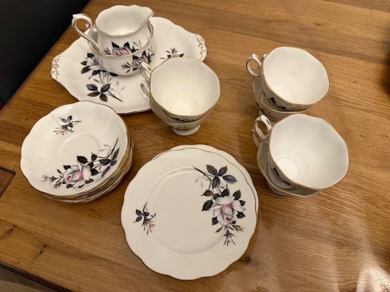 Royal Albert Queen's Messenger Tea Set